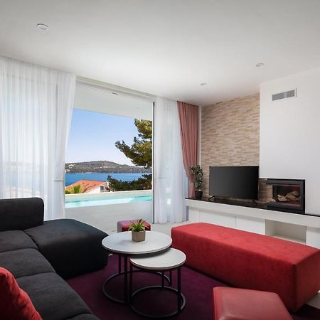 Villa Adria View With Heated Pool I 트로기르 외부 사진