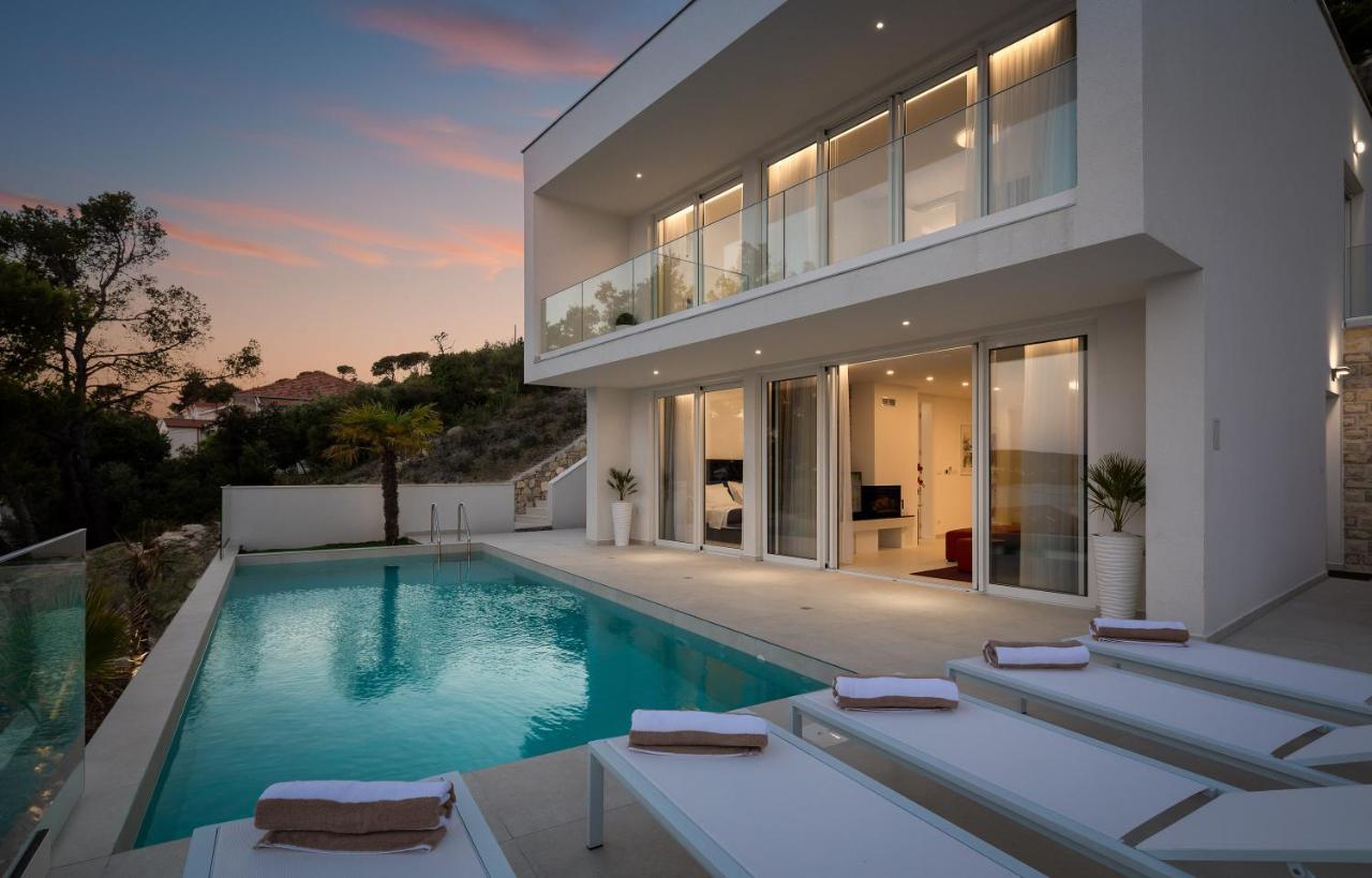 Villa Adria View With Heated Pool I 트로기르 외부 사진