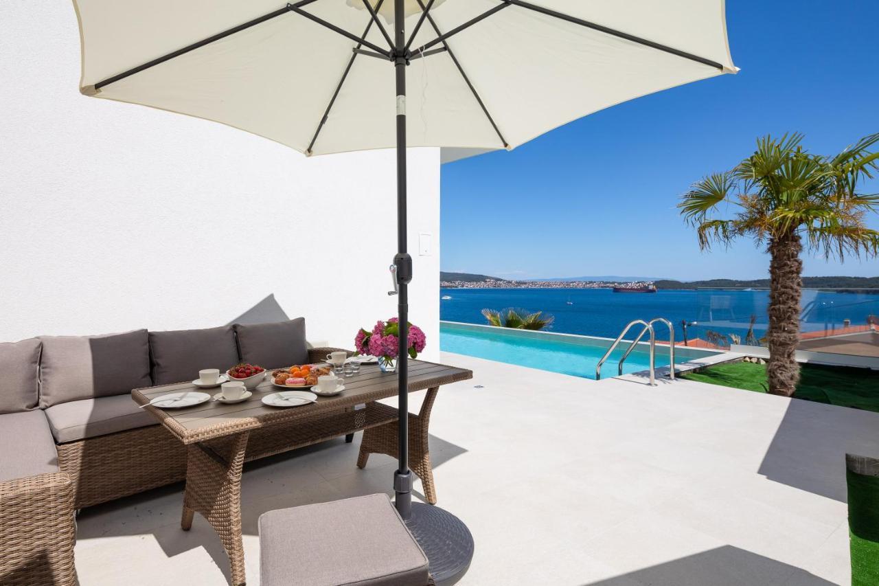 Villa Adria View With Heated Pool I 트로기르 외부 사진