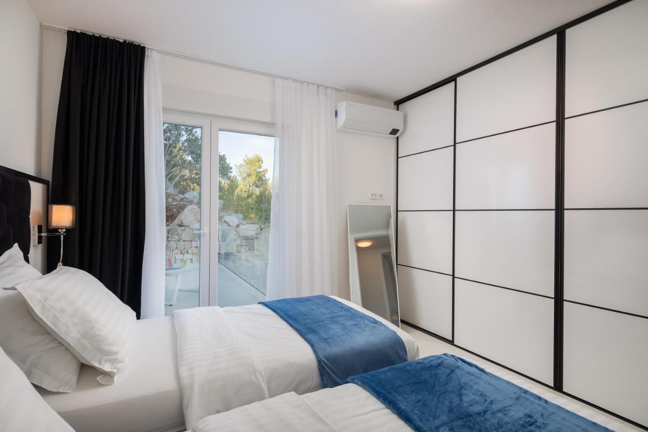 Villa Adria View With Heated Pool I 트로기르 외부 사진