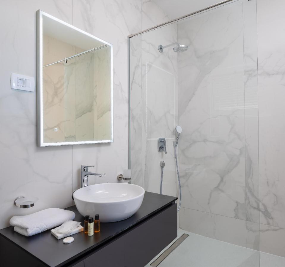 Villa Adria View With Heated Pool I 트로기르 외부 사진
