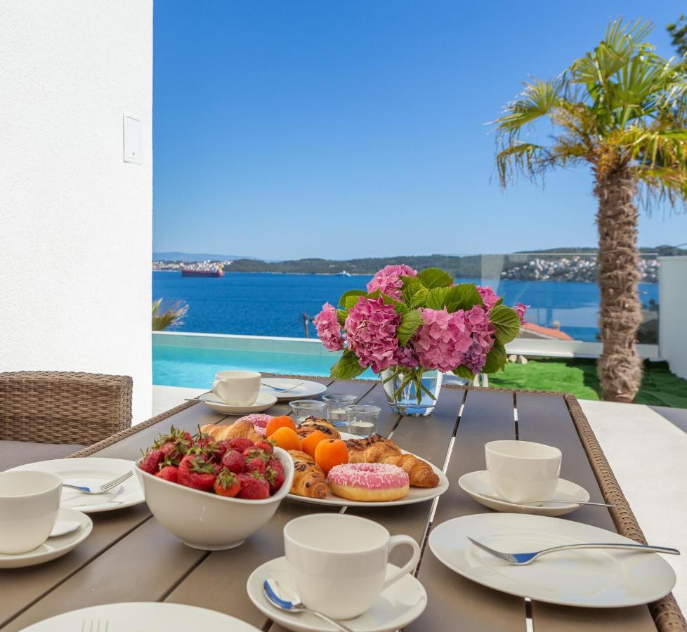 Villa Adria View With Heated Pool I 트로기르 외부 사진